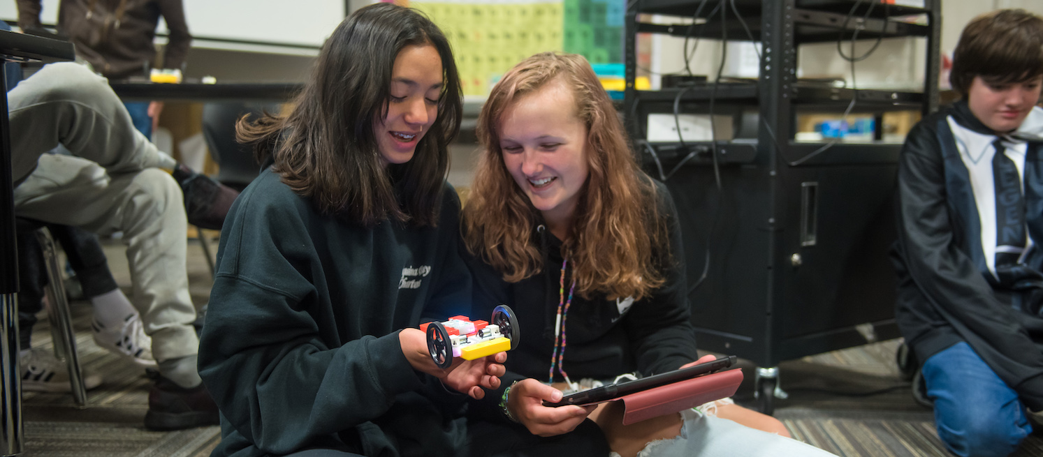 students at Realms High work on robotics 