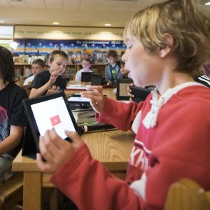 High_Lakes_iPad_Excitement_2016.jpg